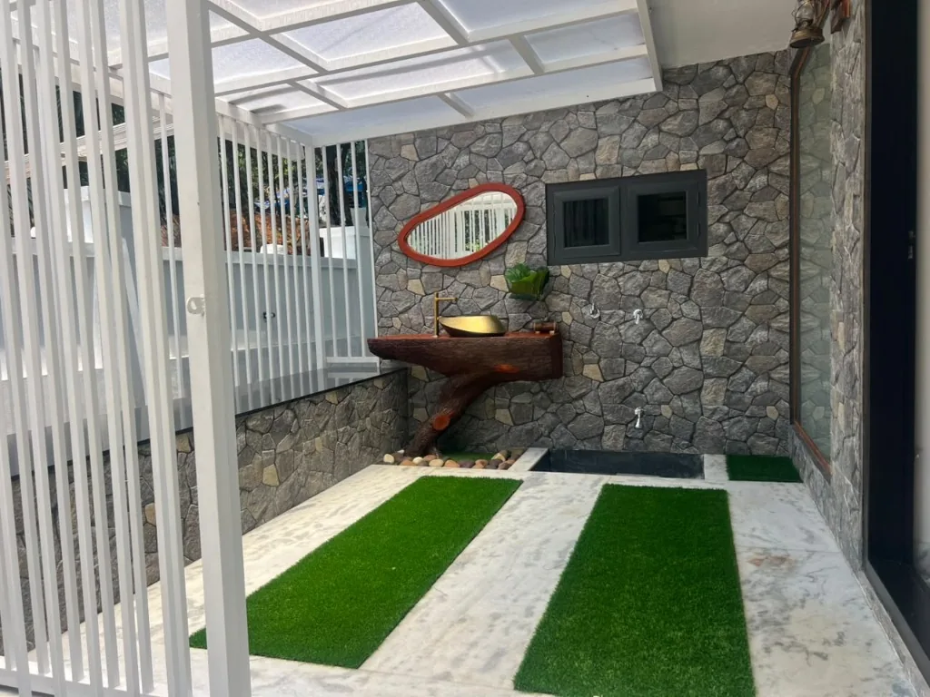 Al-Qasr Al-Abyad Open-air Pergola Courtyard